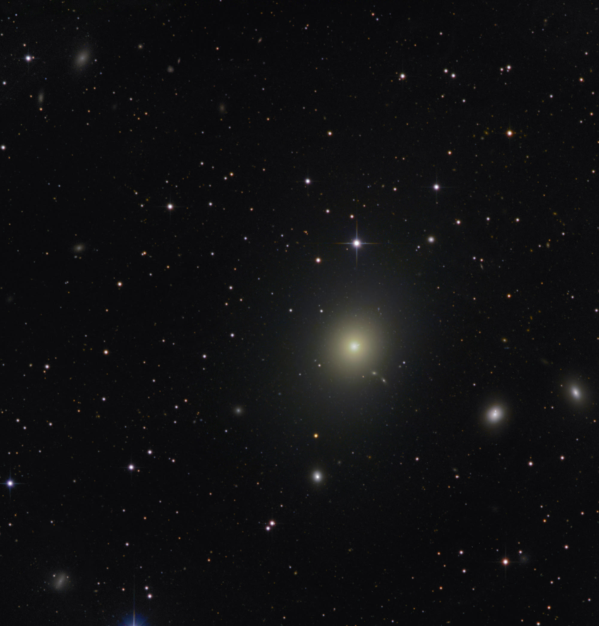 M87: Supergiant elliptical galaxy