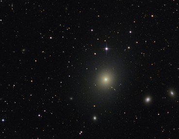 M87: Supergiant elliptical galaxy